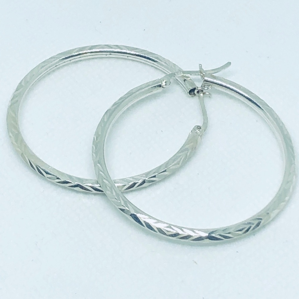 PRECIOUS HOOPS- DIAMOND CUT DETAILS- 925 SS - Picture 2 of 9